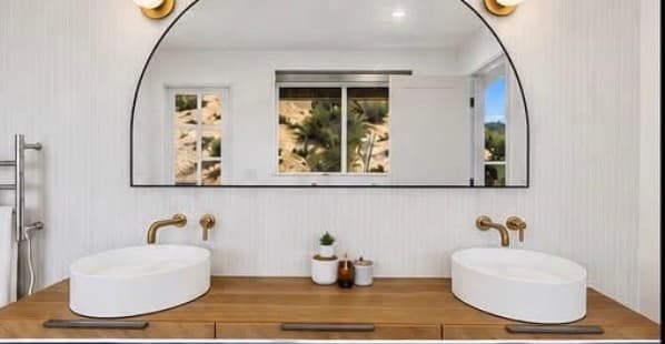 Double bathroom vanity with an arched mirror